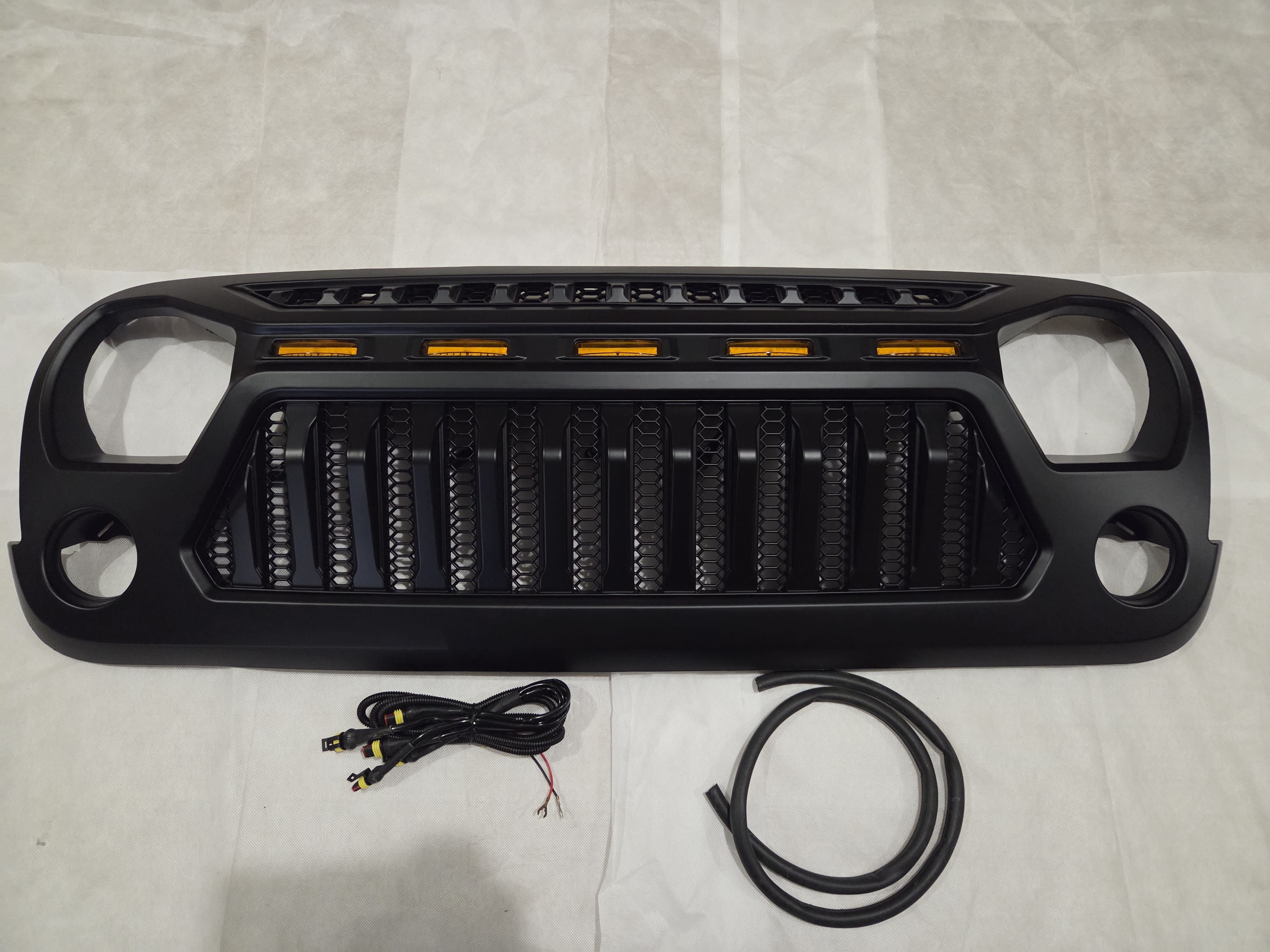 ცხაურა Rebel (განათებით)